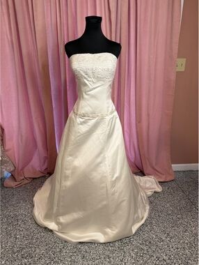 Eden Bridals Ivory Strapless Wedding Dress Size 12 Style 2210